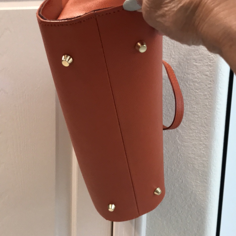 Divina Fireeze leather structured beautiful purse. - Picture 12 of 12